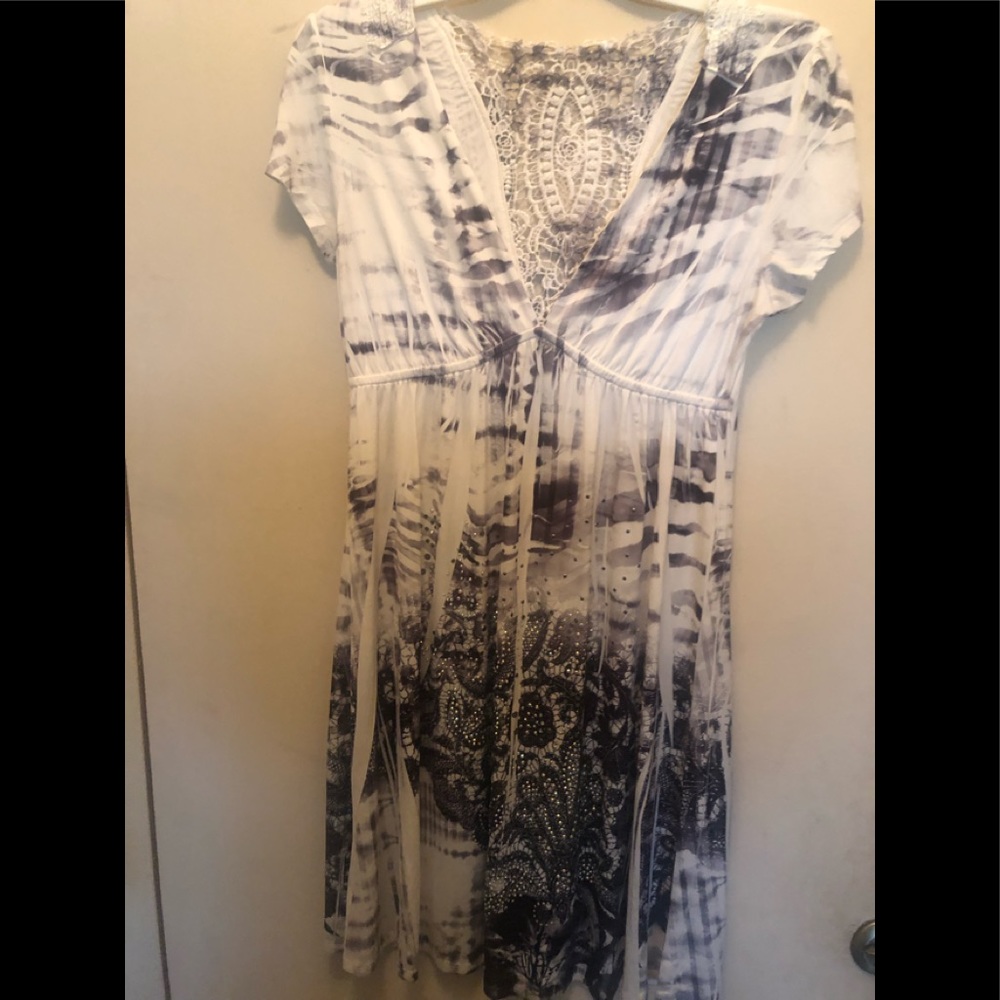 Beautiful tie-dye dress low cut size medium embroidery bohemian